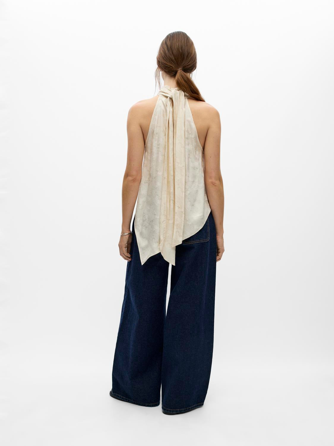 model_shot-back